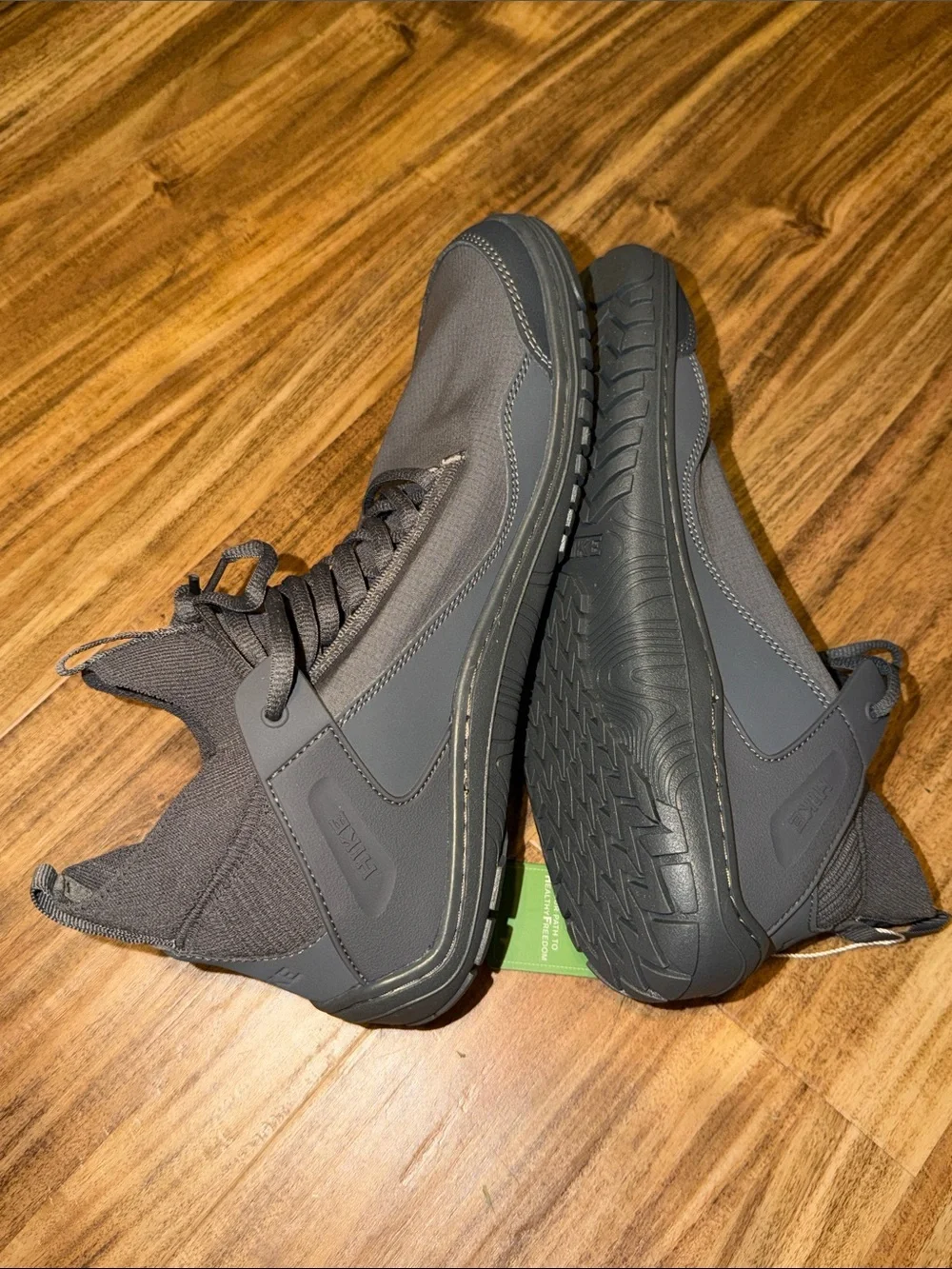 Hike Avara Trek Men 41 8.5 Charcoal Gray Low-Top Knit Sneaker hiking boot new